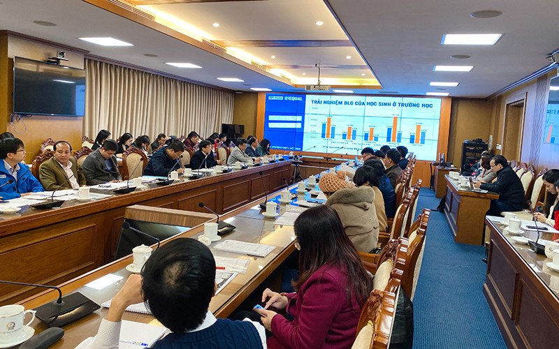 Các đại biểu tập trung thảo luận những nội dung liên quan đến mô hình Trường học an toàn, thân thiện và bình đẳng.