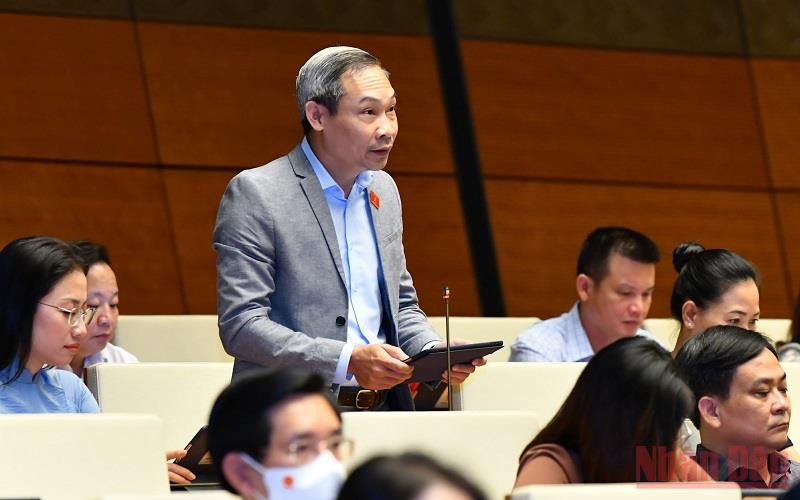 Đại biểu Phan Đức Hiếu (Thái Bình) tham gia thảo luận về dự án Luật Dầu khí (sửa đổi) tại hội trường, sáng 15/6. (Ảnh: LINH KHOA NGUYÊN)