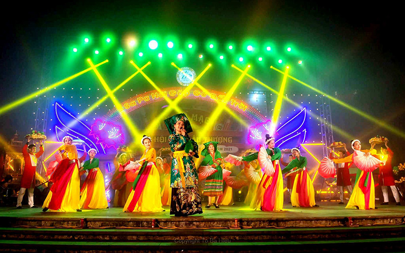 Carnaval đường phố Sa Pa, giàu bản sắc văn hóa bản địa, thu hút du khách trong và ngoài nước. (Ảnh: Báo Lào Cai)