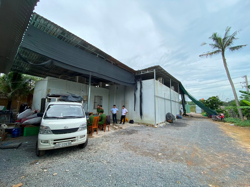 Kho hàng của Công ty thực phẩm Khánh Huy.