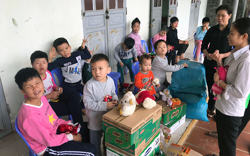 Nhờ sự hỗ trợ của nhiều nhà hảo tâm, các em bé của Mái ấm Thánh Tâm có cuộc sống bớt khó khăn, thiếu thốn. Ảnh: Thu Trang 