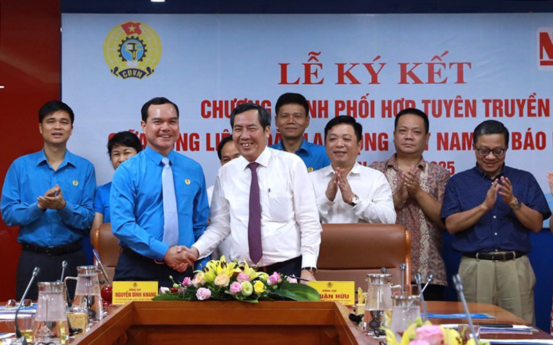 Các đại biểu tại lễ ký kết.