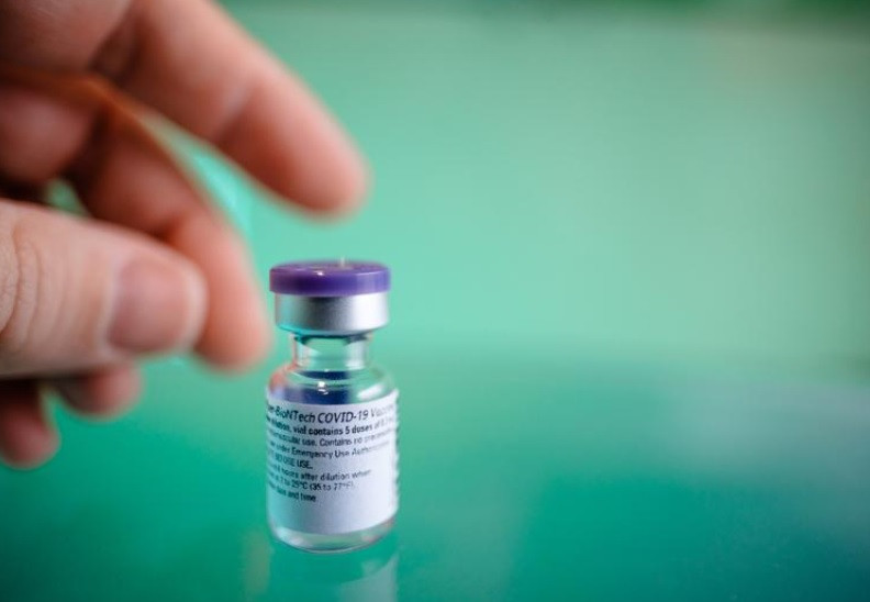 Một liều vaccine ngừa Covid-19 của BioNTech và Pfizer. Ảnh: BioNTech qua Reuters.