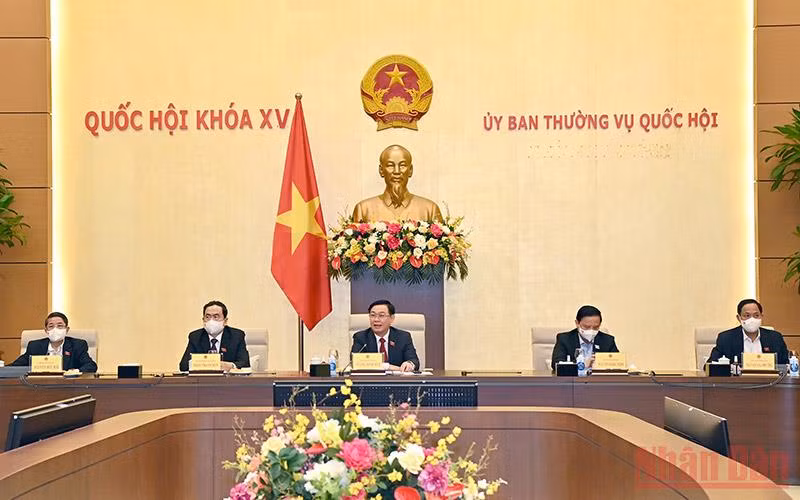 Chủ tịch Quốc hội Vương Đình Huệ cùng các Phó Chủ tịch Quốc hội dự phiên họp. (Ảnh: DUY LINH)