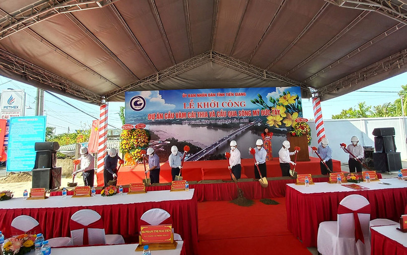  Nghi thức khởi công dự án cầu Vàm Cái Thia và cầu qua kênh Mỹ Đức Tây.