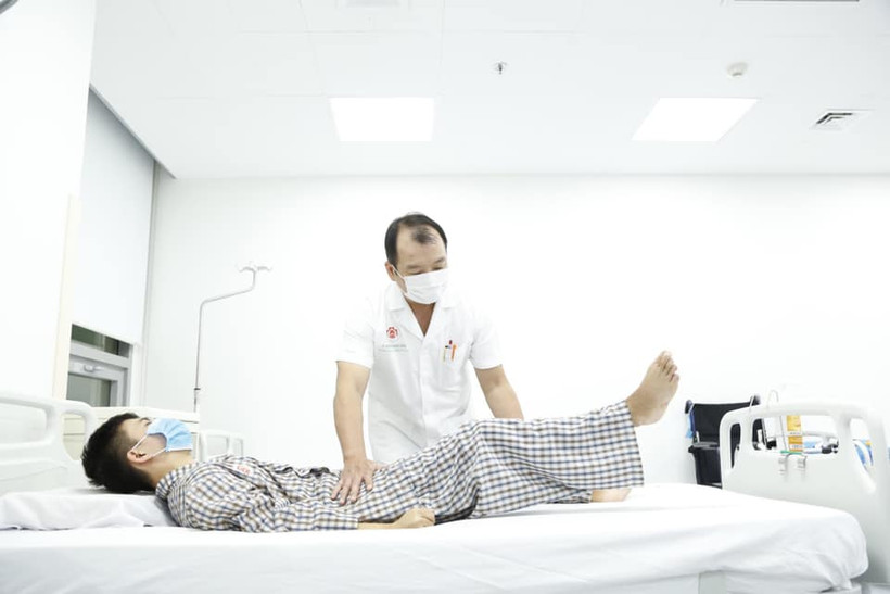 Bệnh nhân đã được phẫu thuật thay khớp háng thành công.