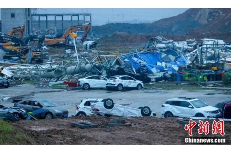 Lốc xoáy càn quét khu vực chân núi Tra Sơn quận Thái Điện, Vũ Hán. (Nguồn: chinanews)