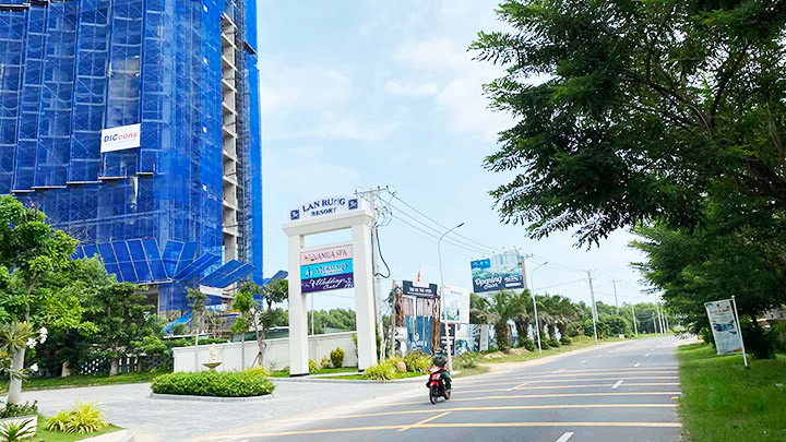 Nền đất Dự án The Apus đang được rao bán từ 50 đến 70 triệu đồng/m2, nhưng khu đất Công ty TNHH Tài Tiến nằm kế bên trúng đấu giá với 1,55 triệu đồng/m2. 