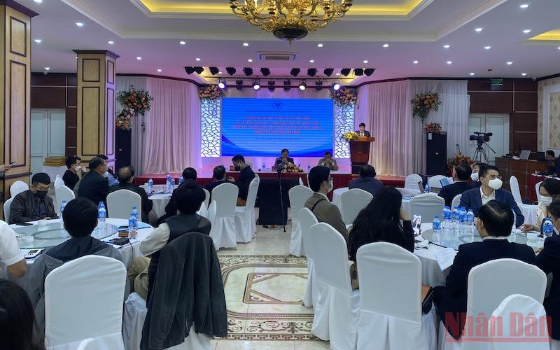 Các nhà khoa học tham dự sự kiện. 