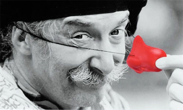 Siêu anh hùng “mũi đỏ”