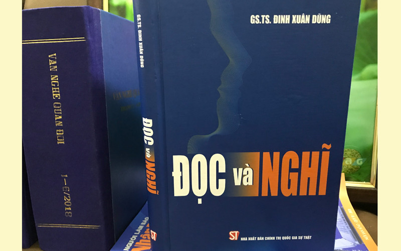 “Đọc và Nghĩ”của GS, TS Đinh Xuân Dũng.