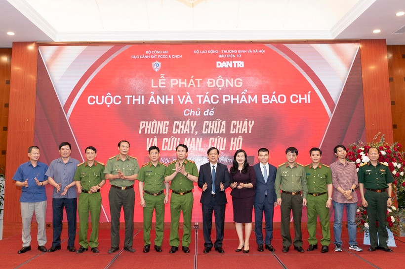 Các đại biểu tham dự phát động cuộc thi. Ảnh: VGP.