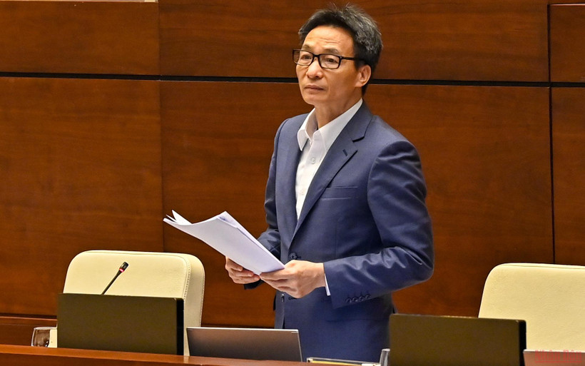 Phó Thủ tướng Chính phủ Vũ Đức Đam phát biểu giải trình ý kiến của các đại biểu Quốc hội nêu. (Ảnh: LINH KHOA)