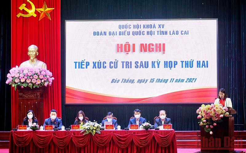 Quang cảnh buổi tiếp xúc cử tri.
