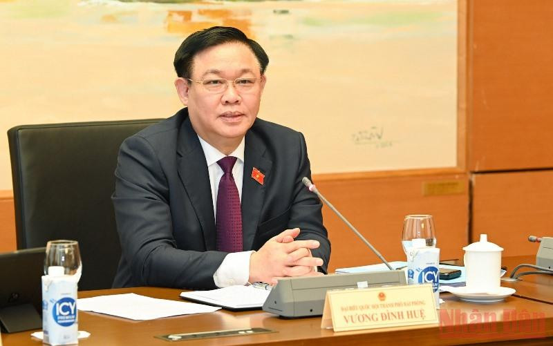 Chủ tịch Quốc hội Vương Đình Huệ phát biểu tại phiên thảo luận tổ. (Ảnh: DUY LINH).