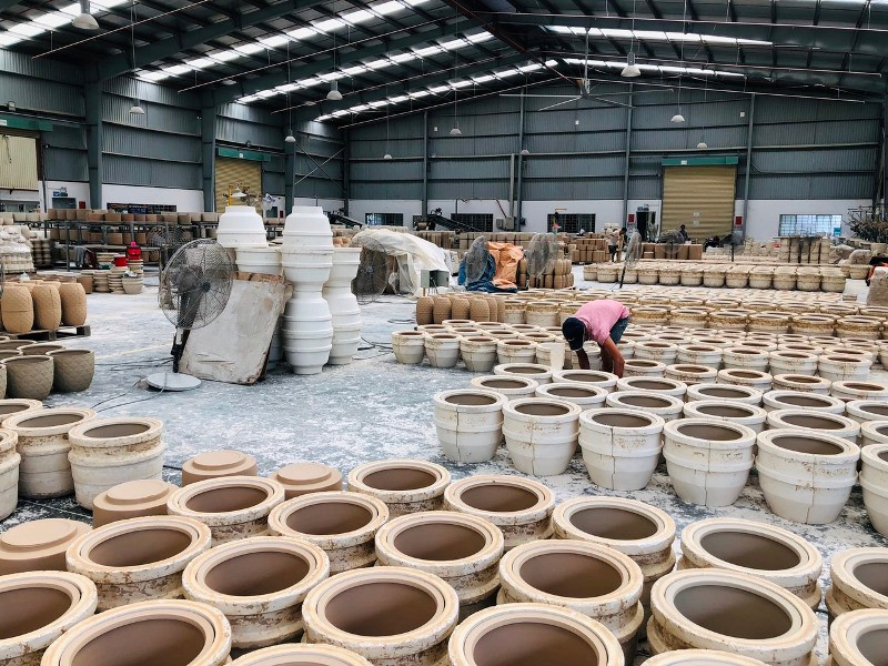 Xưởng sản xuất gốm của một doanh nghiệp thuộc diện di dời vào CCN gốm sứ Tân Hạnh.