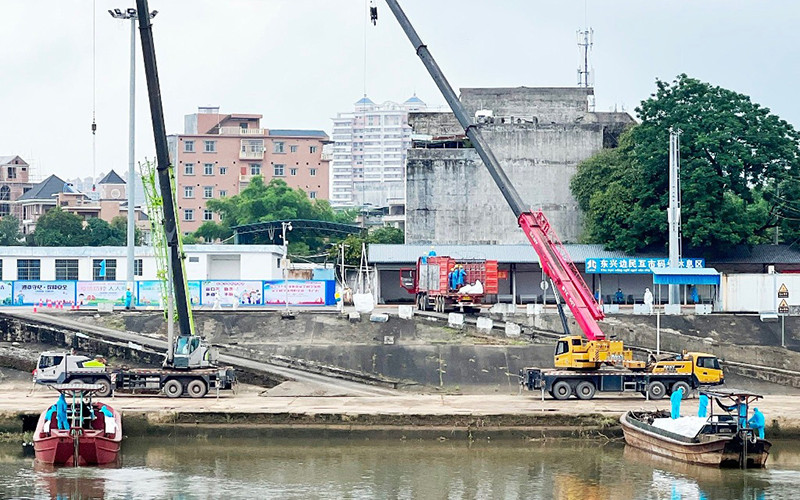 Cửa khẩu Ka Long (thành phố Móng Cái, Việt Nam)-Bến biên mậu Đông Hưng (Trung Quốc) chính thức thông quan từ ngày 17/6.