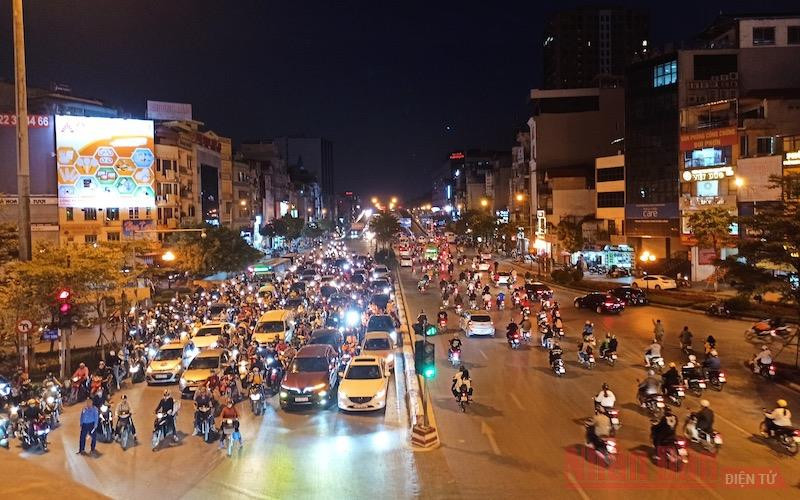 Ghi nhận tình hình giao thông tại nút giao Ngã Tư Sở - Trường Chinh lúc 18 giờ 30 phút, ngày 13-11.