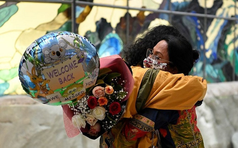 Bắt đầu từ ngày 1/11 vừa qua, lần đầu tiên kể từ tháng 3/2020, người Australia từ nước ngoài đã tiêm phòng đầy đủ được phép nhập cảnh vào Sydney mà không phải cách ly y tế, sân bay Sydney, Australia, ngày 1/11/2021. (Ảnh: Reuters)