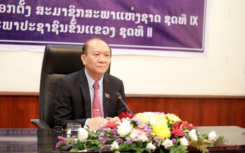 Người phát ngôn của Ủy ban Bầu cử quốc trường Quốc hội Lào, TS Somphu Duongsavan công bố danh sách, tư cách người ứng cử vào đại biểu Quốc hội Lào khóa IX.