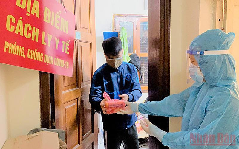 Đoàn viên, thanh niên tình nguyện hỗ trợ người bệnh F0 chữa trị tại nhà.