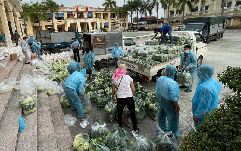 Các nhu yếu phẩm thiết yếu hỗ trợ bà con bị phong toả ở huyện Kim Thành