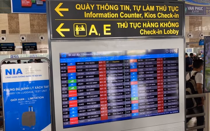 Màn hình FIDS hiển thị đầy đủ và cập nhật thông tin chuyến bay.