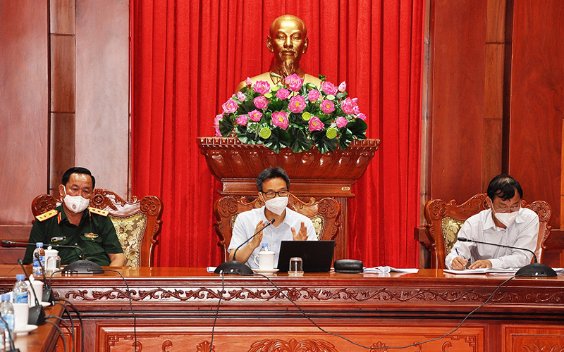 Phó Thủ tướng Chính phủ Vũ Đức Đam phát biểu tại buổi làm việc.