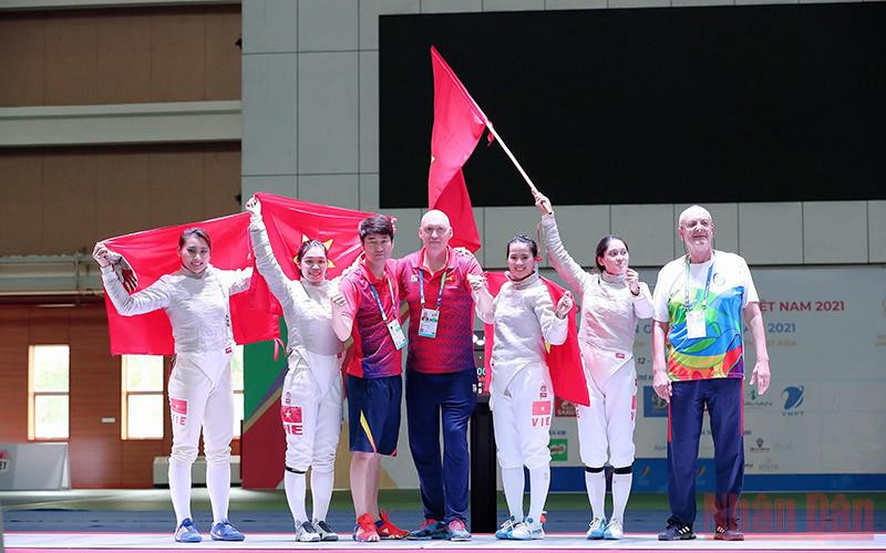 Ảnh đẹp SEA Games 31: Phần thi đồng đội của Đội tuyển Kiếm liễu nữ Việt Nam