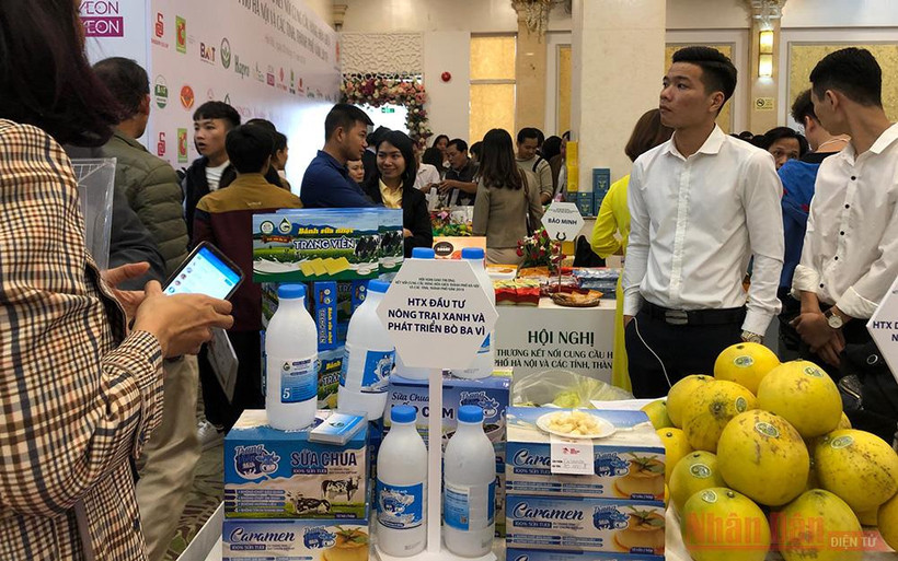 Cá doanh nghiệp giới thiệu sản phẩm tại Hội nghị năm 2019.