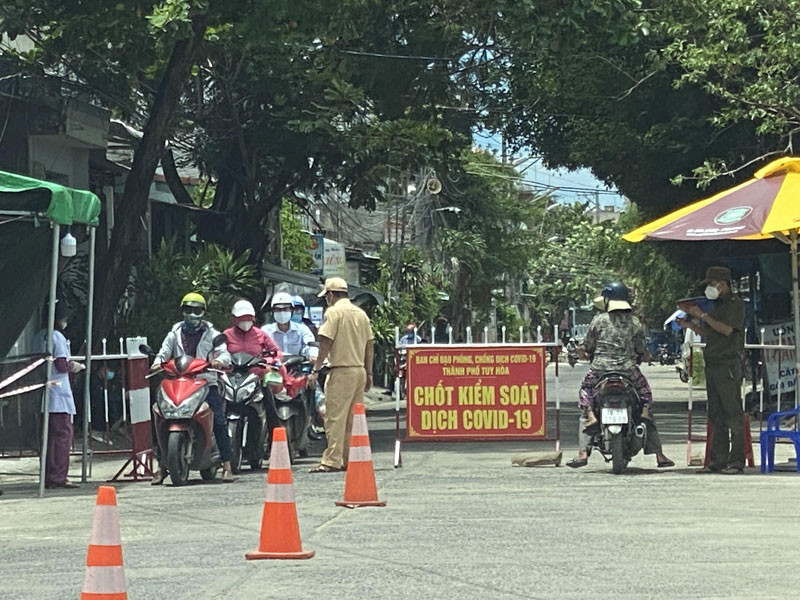 TP Tuy Hòa lập 10 tổ tuần tra 24/24 xử lý nghiêm vi phạm ra đường khi không cần thiết. 
