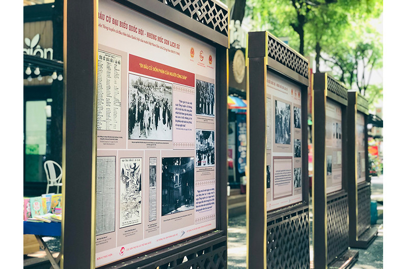 Triển lãm có nhiều hình ảnh quý về 14 kỳ bầu cử đại biểu Quốc hội và đại biểu HĐND các cấp.