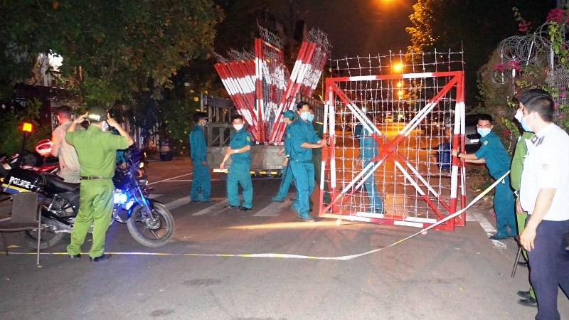 Phong tỏa khu vực có ca xét nghiệm dương tính SARS-CoV-2.