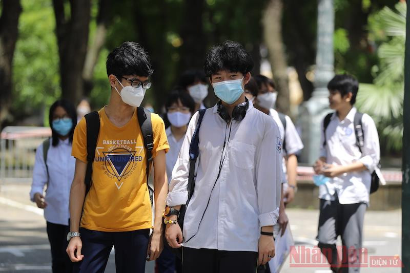 Thí sinh tại kỳ thi tuyển sinh vào lớp 10 Thành phố Hà Nội năm 2021. Ảnh: HÀ NAM