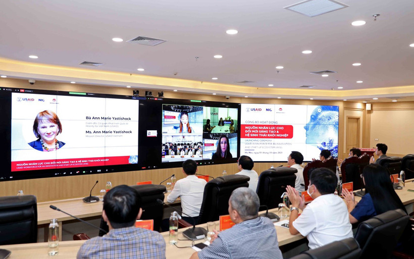 Khởi động chương trình theo hình thức trực tuyến.