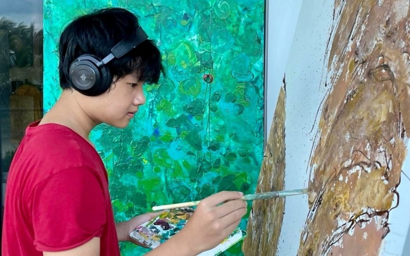 Họa sĩ 14 tuổi Xèo Chu tổ chức hai phiên đấu giá trực tuyến để quyên góp tiền mua vật tư y tế và thực phẩm.