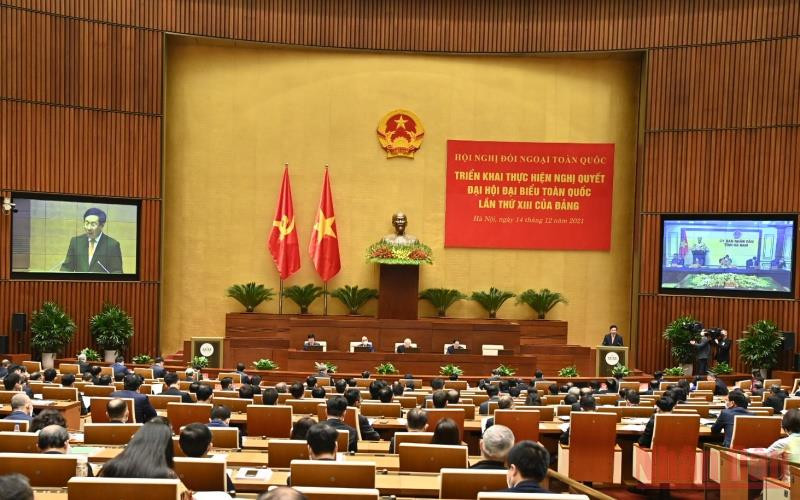 Đồng chí Phạm Bình Minh, Ủy viên Bộ Chính trị, Phó Thủ tướng thường trực Chính phủ, trình bày Báo cáo tình hình, phương hướng, nhiệm vụ trọng tâm đối ngoại theo Nghị quyết Đại hội XIII của Đảng.