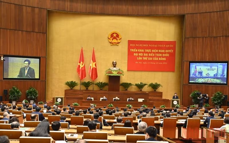 Đồng chí Phạm Bình Minh, Ủy viên Bộ Chính trị, Phó Thủ tướng thường trực Chính phủ, trình bày Báo cáo tình hình, phương hướng, nhiệm vụ trọng tâm đối ngoại theo Nghị quyết Đại hội XIII của Đảng.