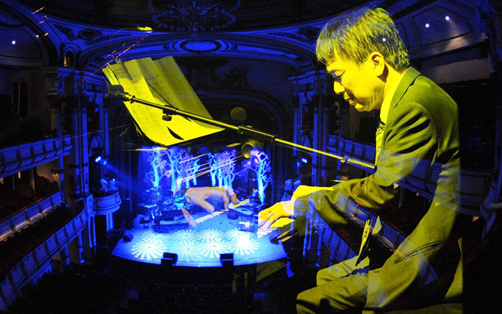 Nhạc sĩ Phú Quang nổi tiếng với các tình khúc về Hà Nội.