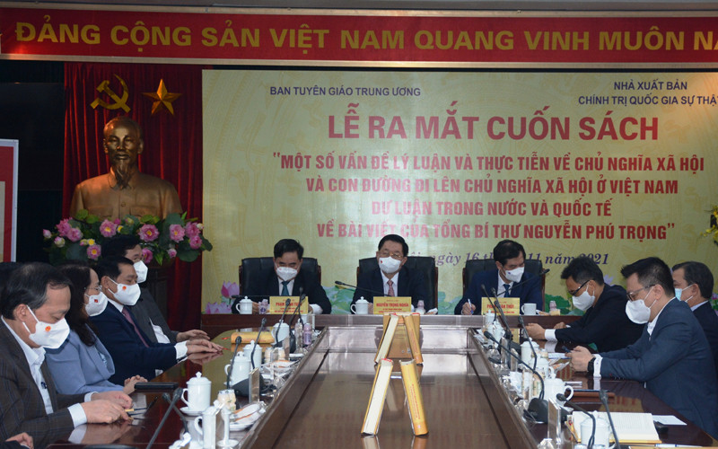 Toàn cảnh lễ ra mắt sách.