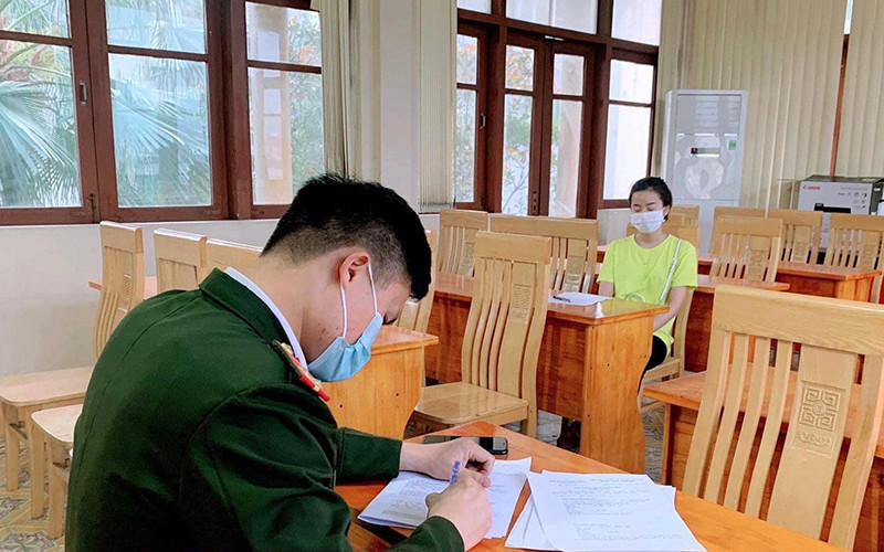 Công dân N.T.P.T khai báo tại công an phường Mạo Khê, thị xã Đông Triều