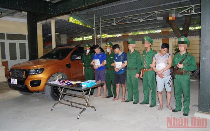 Bắt giữ các đối tượng liên quan.