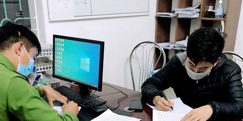 Đối tượng bị xử phạt 7,5 triệu đồng do không chấp hành nghiêm cách ly tại gia đình.