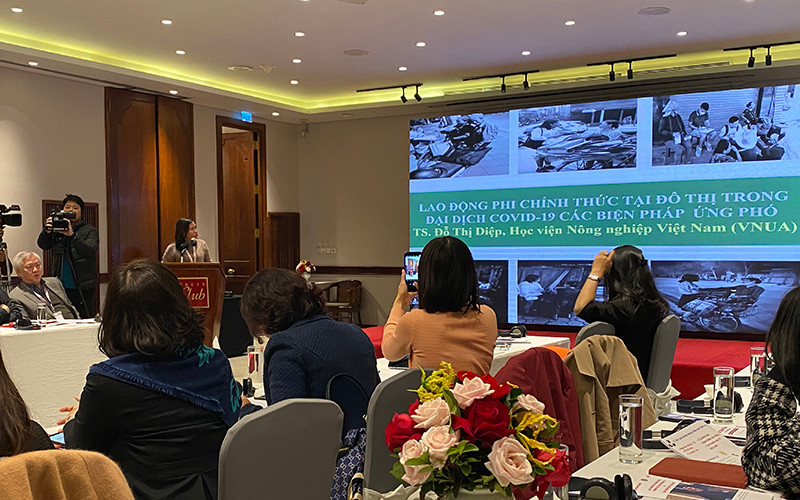 Đại diện nhóm nghiên cứu của Học viện Nông nghiệp Việt Nam thông tin về kết quả nghiên cứu.