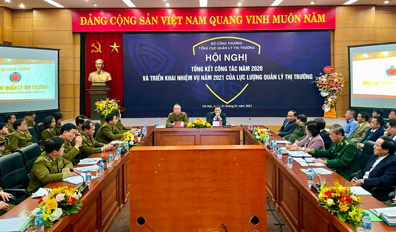 Năm 2020, lực lượng quản lý thị trường xử lý hơn 66 nghìn vụ vi phạm
