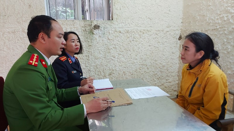 Đối tượng Mai Thị Hoa tại Cơ quan CSĐT. 