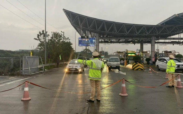 Lưu lượng phương tiện tăng cao, tuyến cao tốc Pháp Vân-Cầu Giẽ bị ùn tắc, nhà đầu tư BOT phải xả trạm chiều 5/2. (Ảnh: Ủy ban An toàn giao thông quốc gia cung cấp)