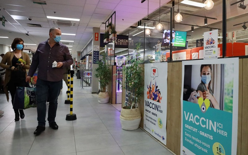 Hơn 8,5 triệu người, tương đương 74% dân số Bỉ, đã tiêm chủng đầy đủ. (Ảnh: Reuters)