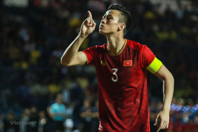 Quế Ngọc Hải được FIFA phỏng vấn trước trận đấu mở màn vòng loại cuối cùng World Cup 2022 khu vực châu Á. (Ảnh: Vietnam+)