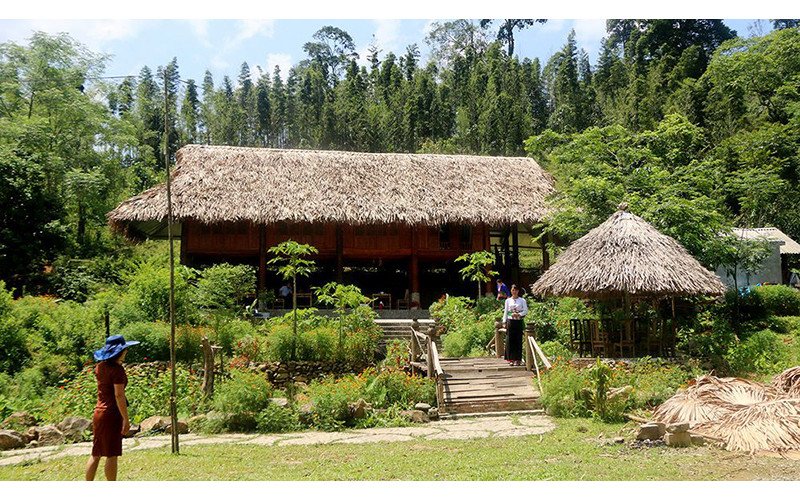 Những homestay mộc mạc, hấp dẫn du khách trải nghiệm cuộc sống của đồng bào Mường, Dao. Ảnh: HẢI ANH